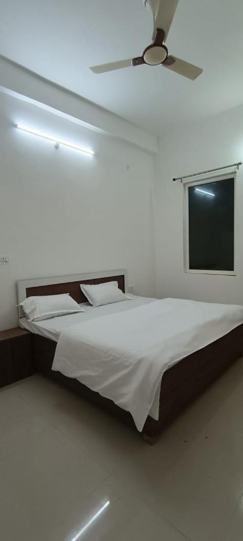 Geeta Dham Hotell Vrindāvan Exteriör bild